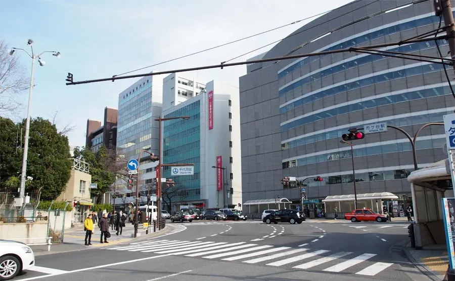 市ヶ谷駅前