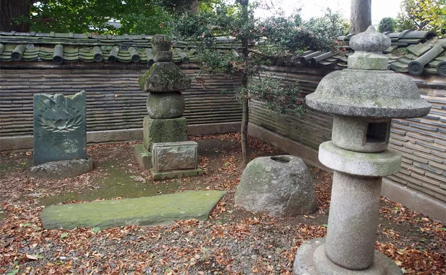 平忠度供養塔