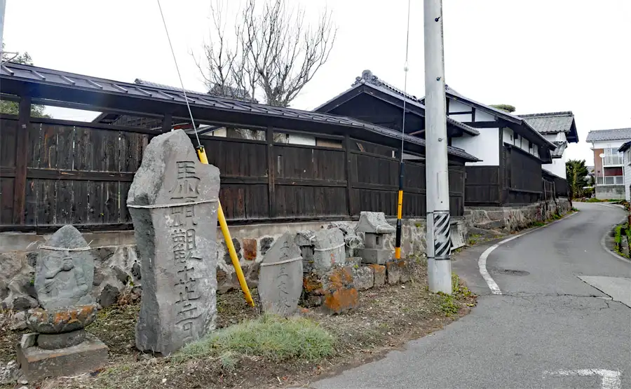 石塔石仏群