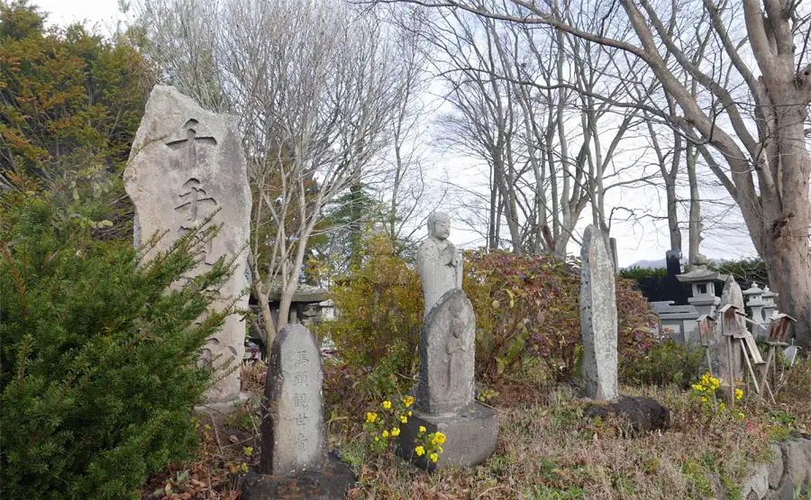 石塔・石仏群