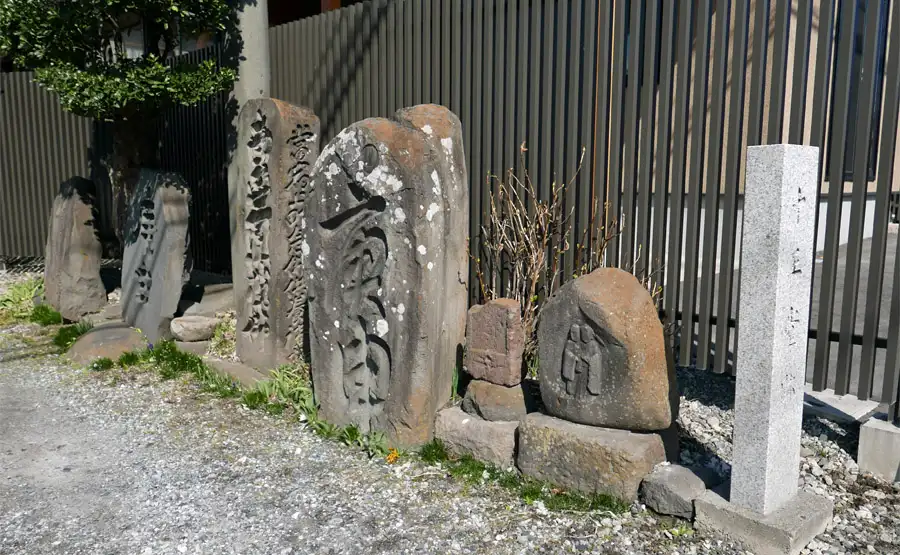 十王堂跡碑と石仏群