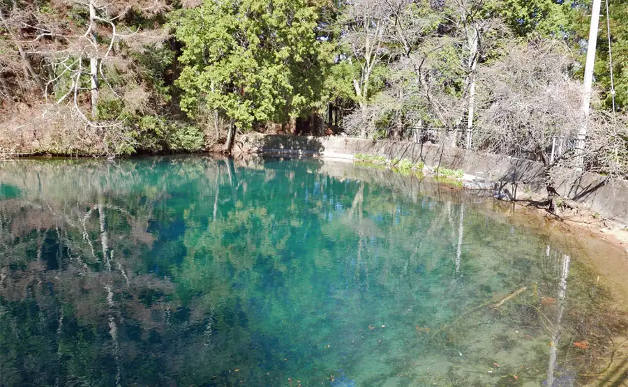 平出の泉