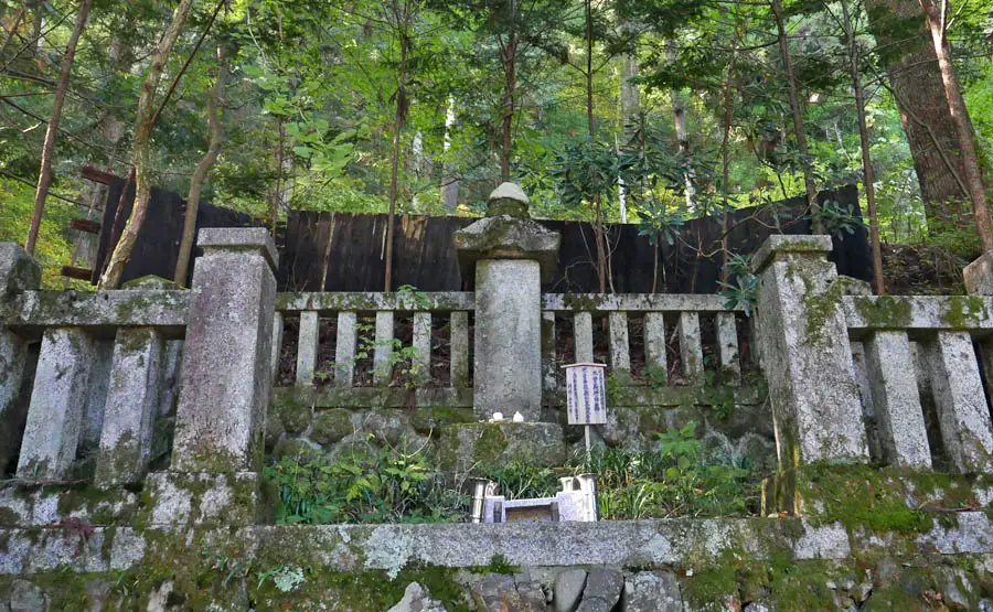木曽義仲の墓