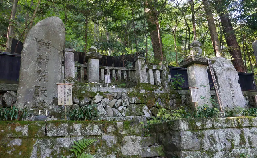 木曽一族の墓