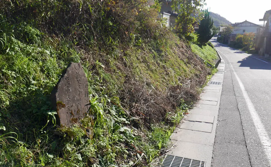 路傍の石碑