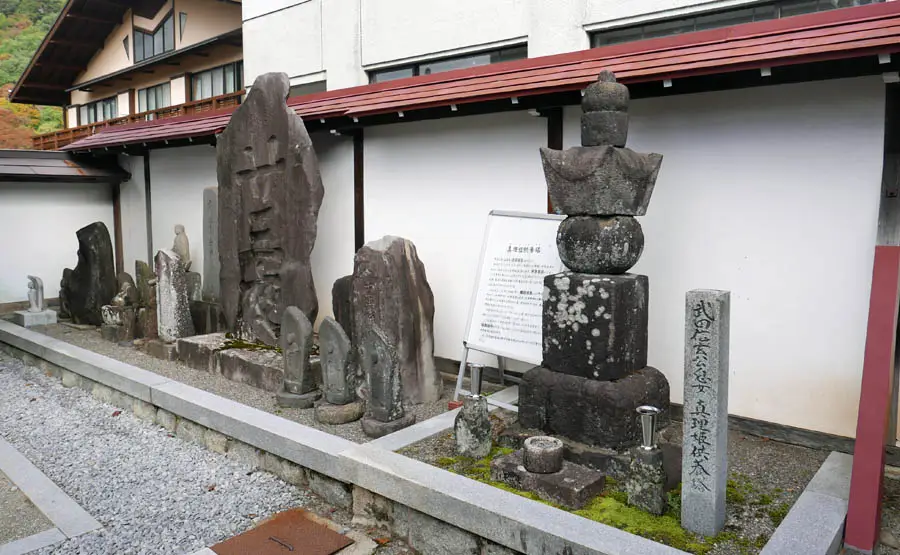 真理姫供養塔