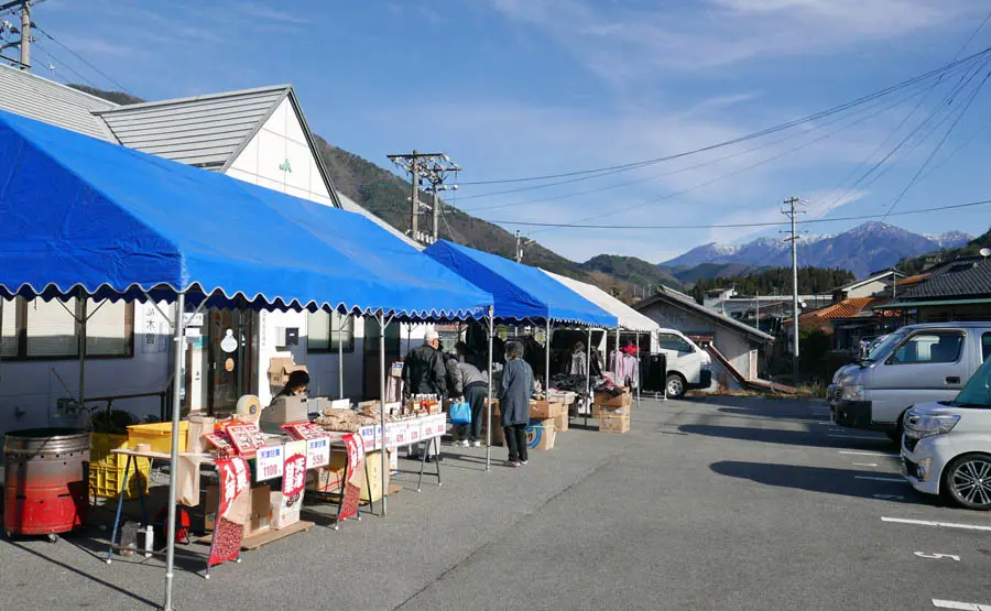 野尻駅前