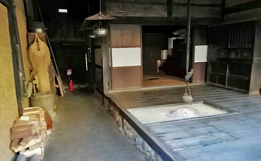上嵯峨屋