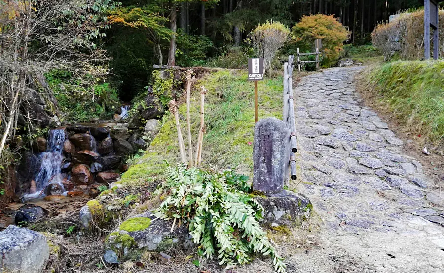 馬籠峠入口