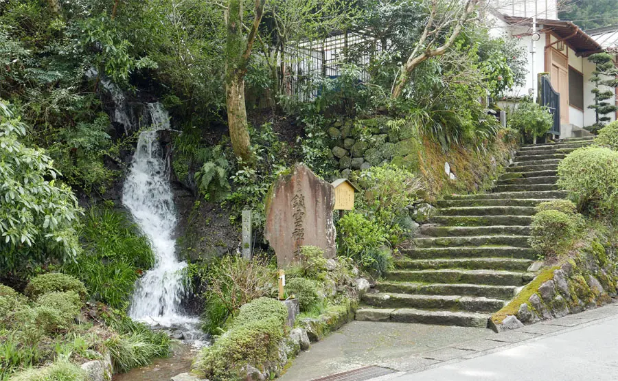 霊泉の滝