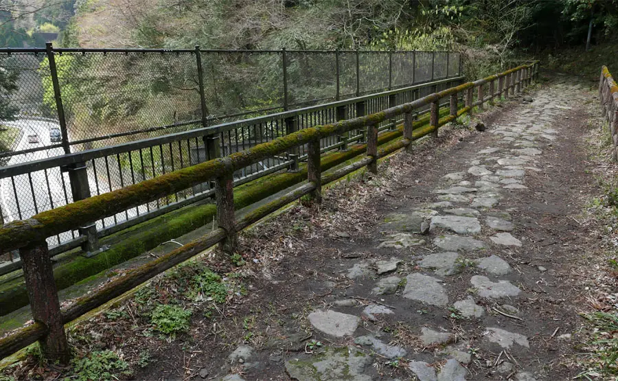 石畳の歩道橋