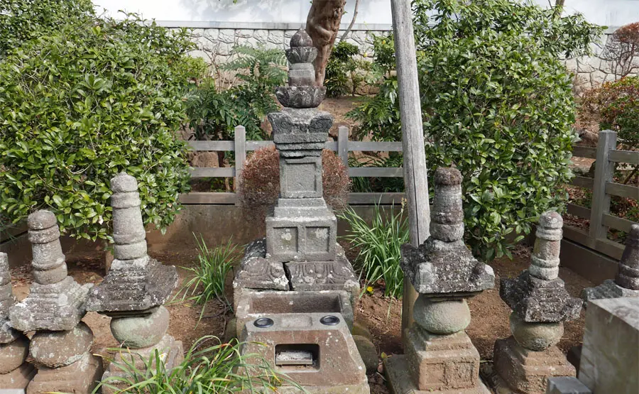 小栗判官の墓